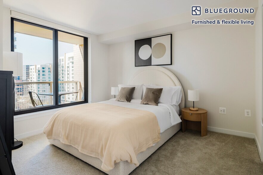 Building Photo - 3444 Fairfax Dr