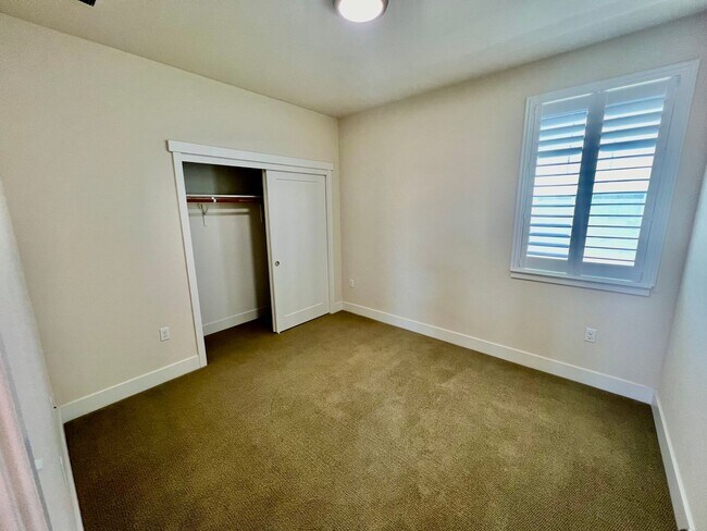 Building Photo - Application Pending! Lovely 4 bedroom 2.5 ...