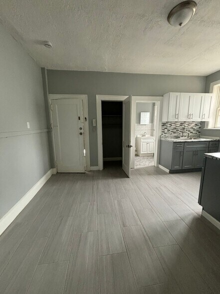 372-374 S 20th St 7 - 376 S 20th St