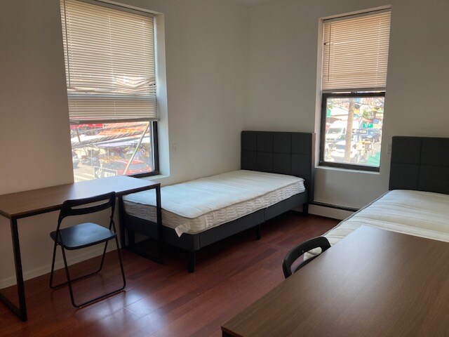 Building Photo - 808 57th St