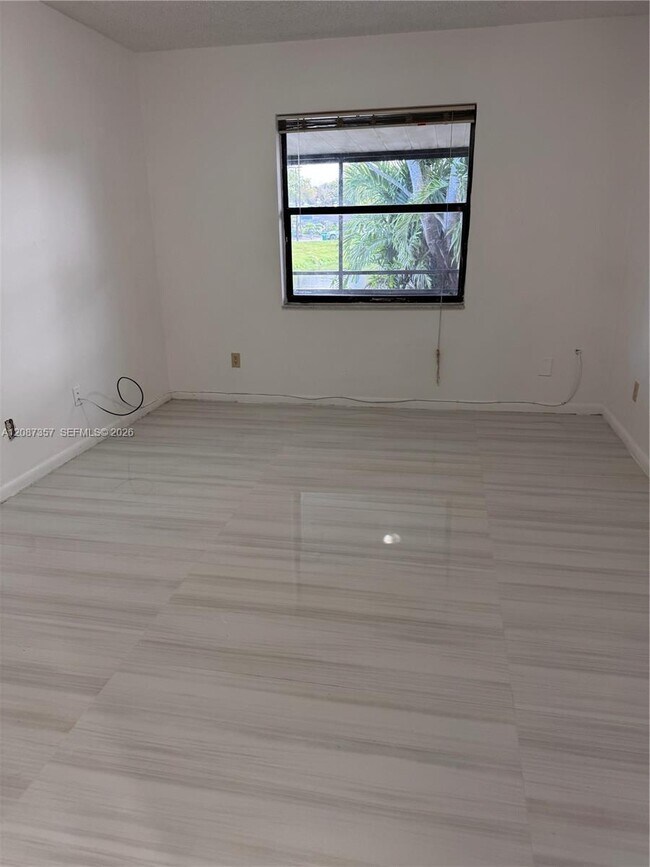 Building Photo - 3625 SW 70th Ave
