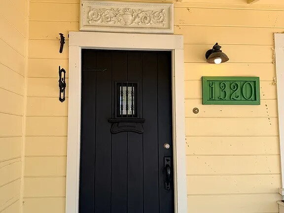 Building Photo - Charming country property