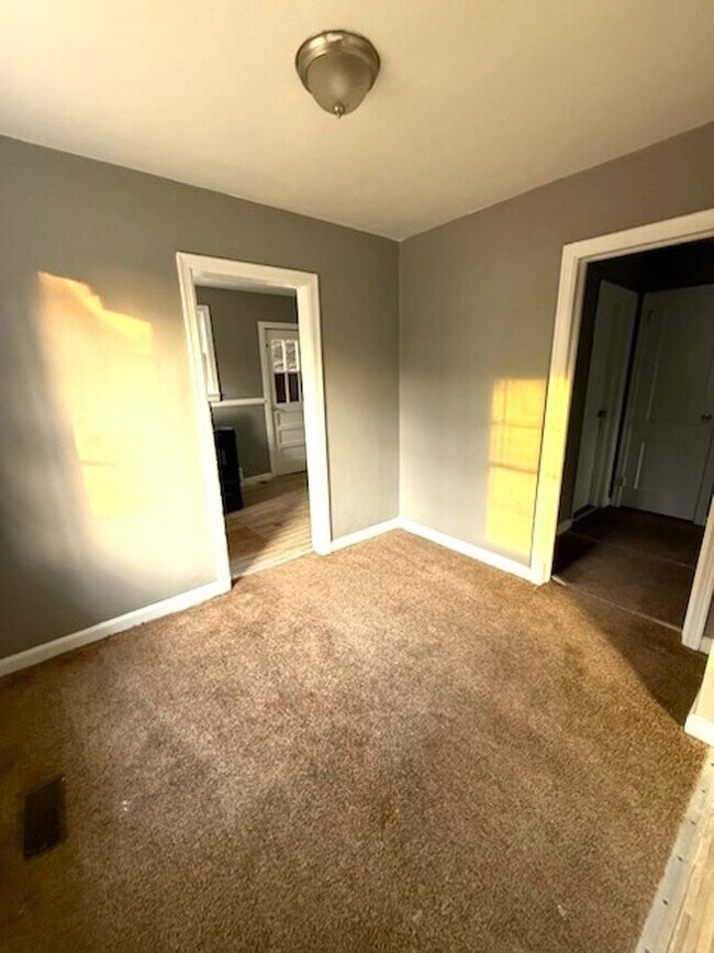 Building Photo - 1140 Baker Cir