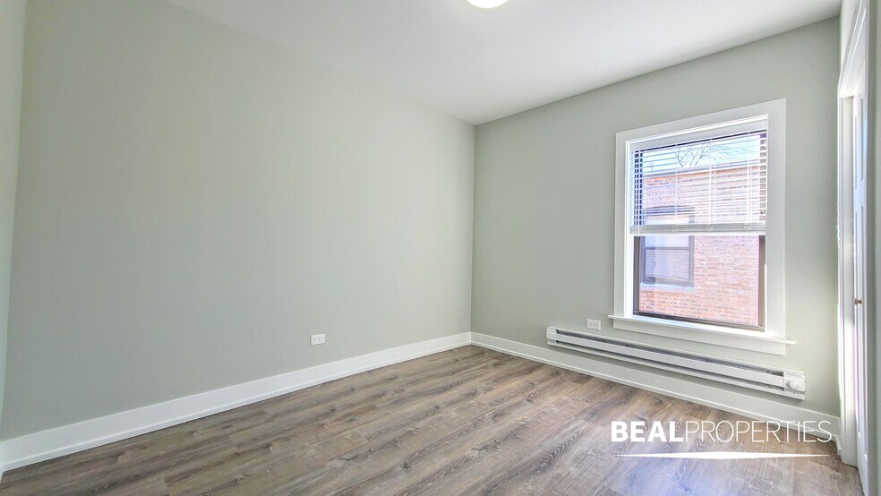 Building Photo - 622 W Cornelia Ave