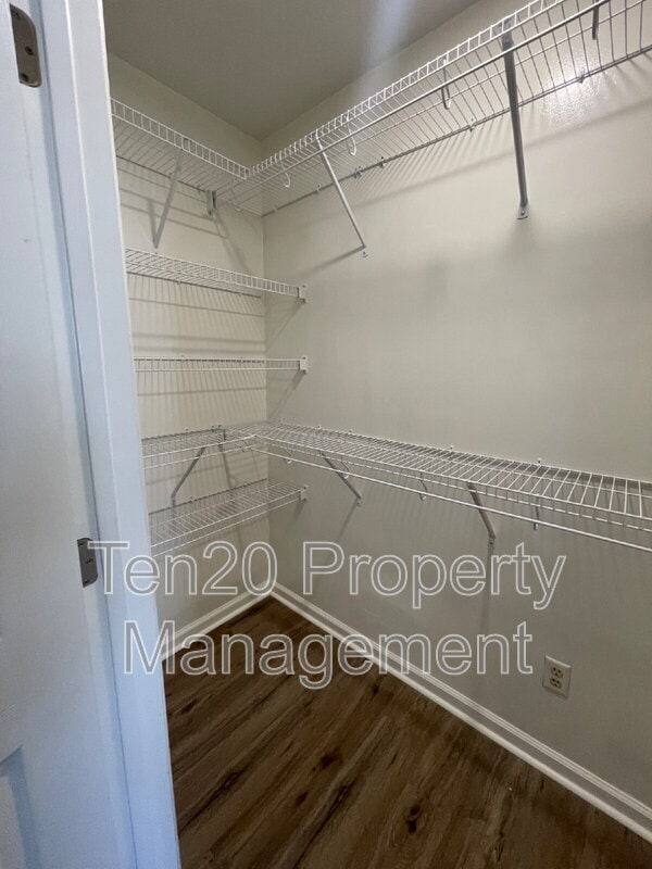 Building Photo - 2005 Landau Dr