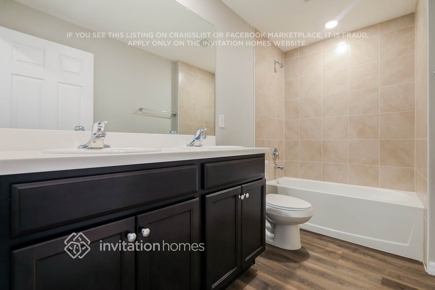 Building Photo - 1094 Veronica St