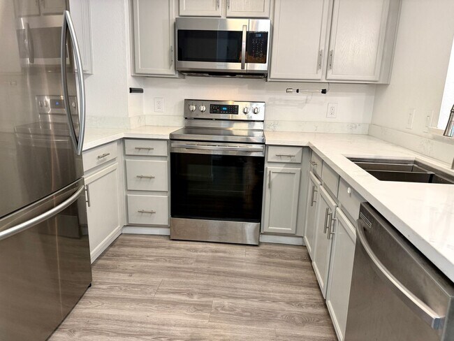 Building Photo - Secure Downtown Oakland 2 BR,2 BA with Garage Parking, EV Charging