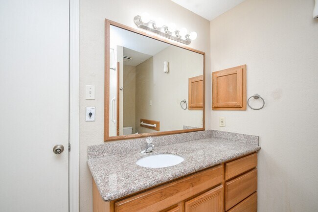 Building Photo - 8562 Laurel Trails Dr
