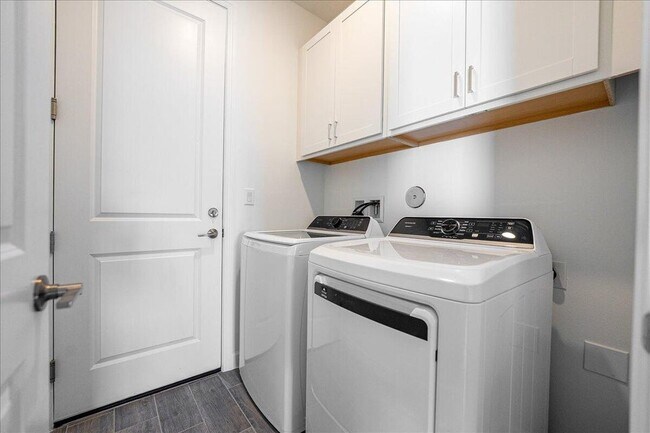 Building Photo - 3526 Angler Dr