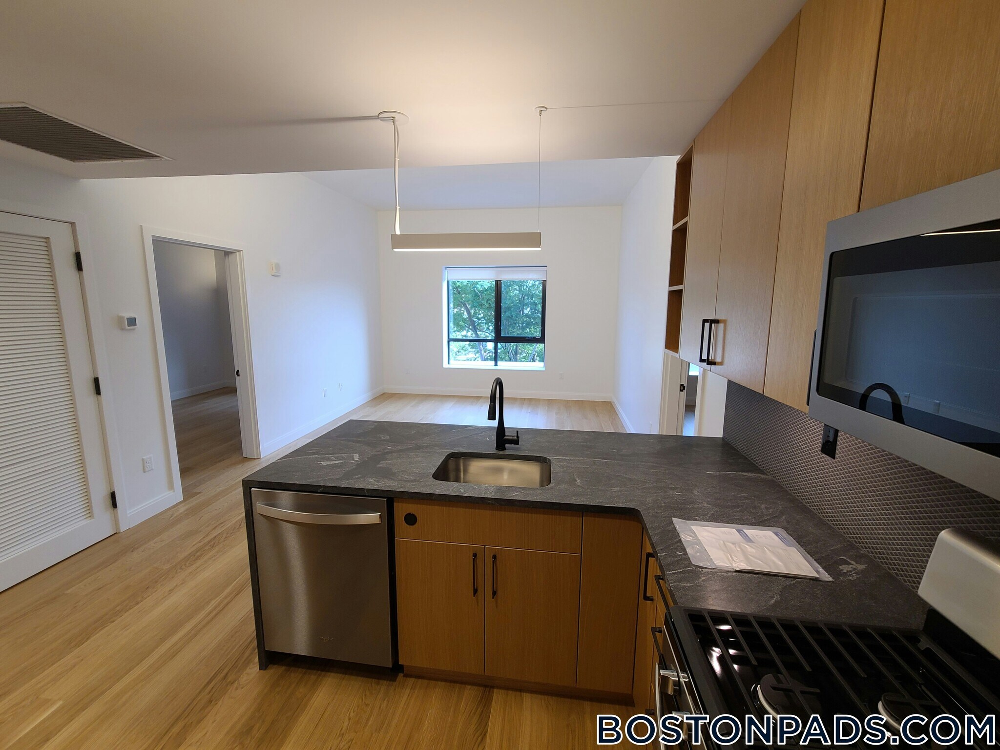 Building Photo - 83 Gardner St