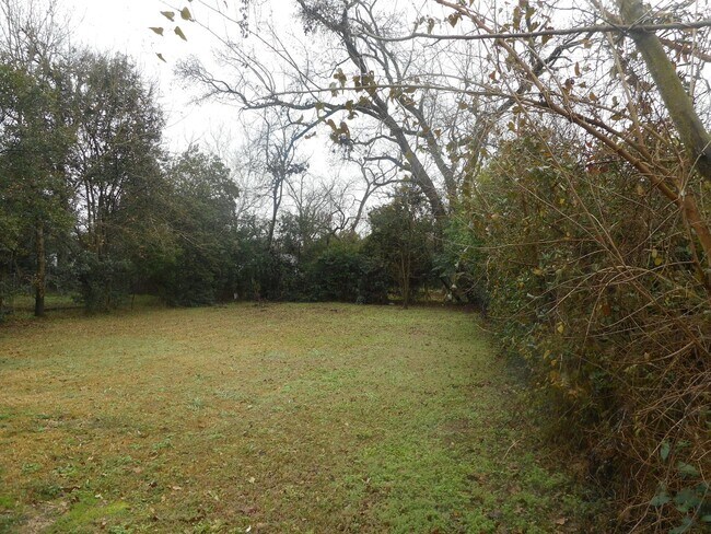 Building Photo - 3 Bedroom 1 Bath Downtown Augusta