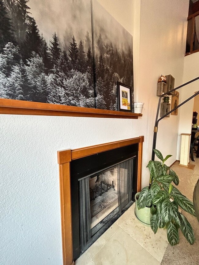 Building Photo - Spacious 2Bd/2.5Ba Luxury Loft-Style Condo...