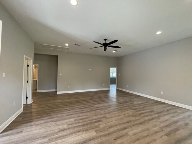 Building Photo - Modern 3BR + Office in Northwoods | Built 2022