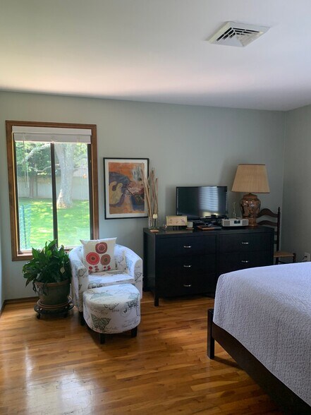 Building Photo - 24 Worthy Way