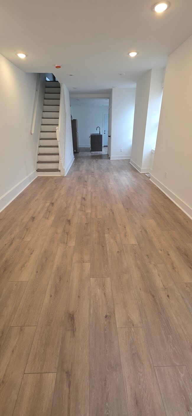 Building Photo - 801 N Port St