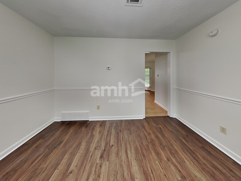 Building Photo - 3019 Long Bridge Cv