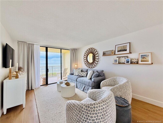 Building Photo - 7370 S Ocean Dr