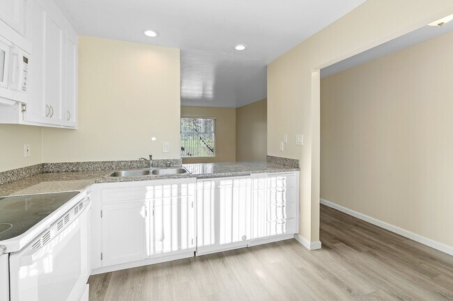 Building Photo - 1356 Monte Vista Ave