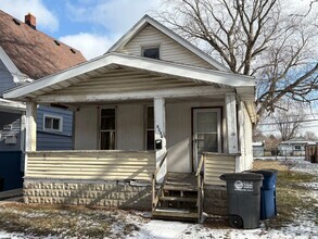 Building Photo - Great 3 Bedroom 1 Bath House Located in No...