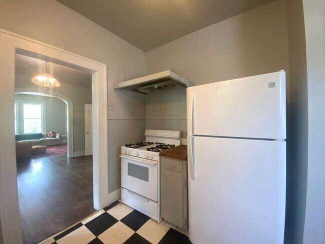 Building Photo - Walling