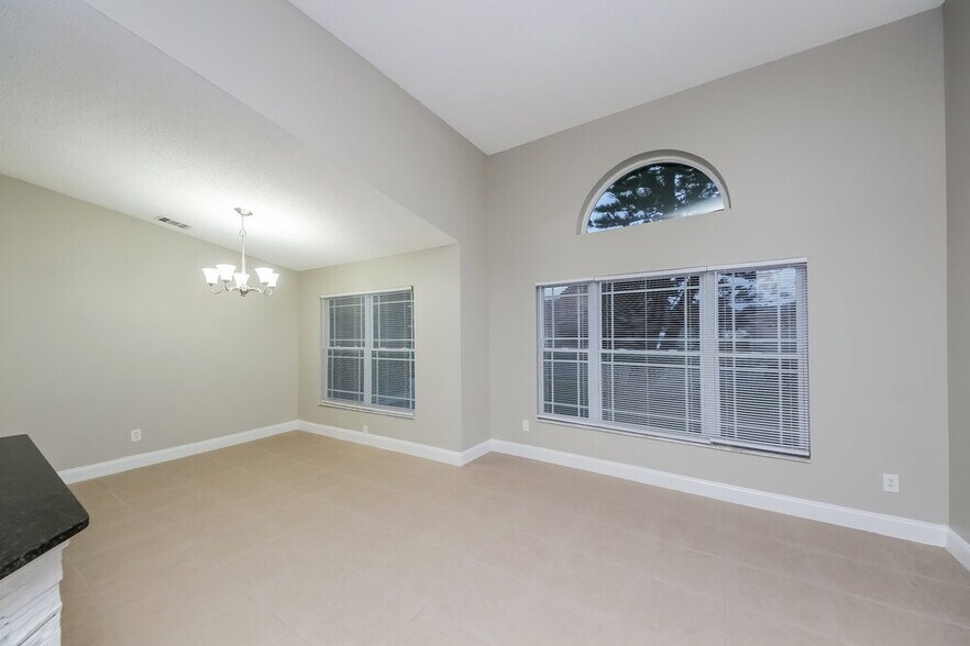 Building Photo - 240 Satinwood Cir