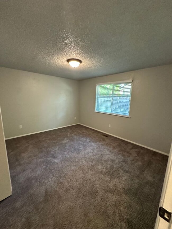 Building Photo - Ready first of June / 3 bedroom 2 bathroom...