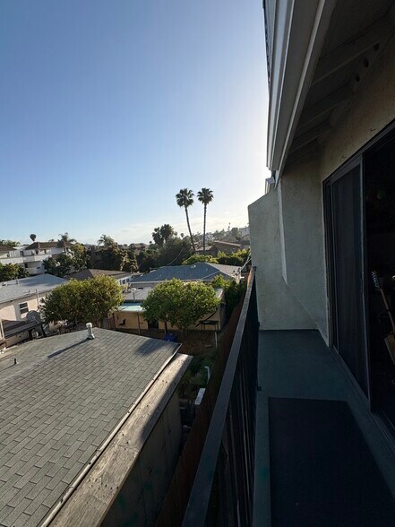 Room 2 balcony - 4517 College Way