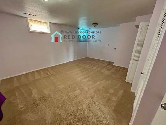 Building Photo - Spacious 5-Bedroom Home with Central Air, Fireplace & Huge Fenced Yard