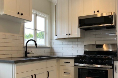 Kitchen - 3200 McCarthy Dr