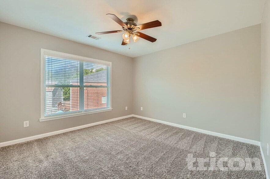 Building Photo - 3605 Long Lake Dr