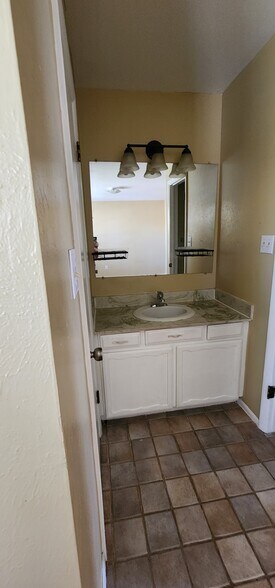 Building Photo - 188 Paris Cir