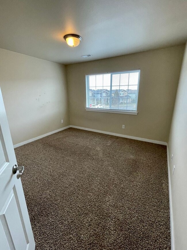 Building Photo - 3 Bedroom 2.5 Bathroom Townhome in Cordata...