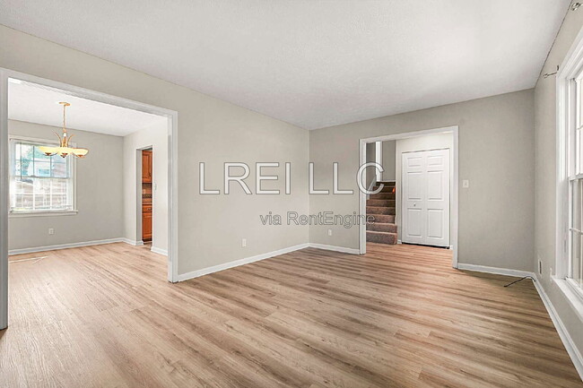 Building Photo - 2414 Parkdale Ave
