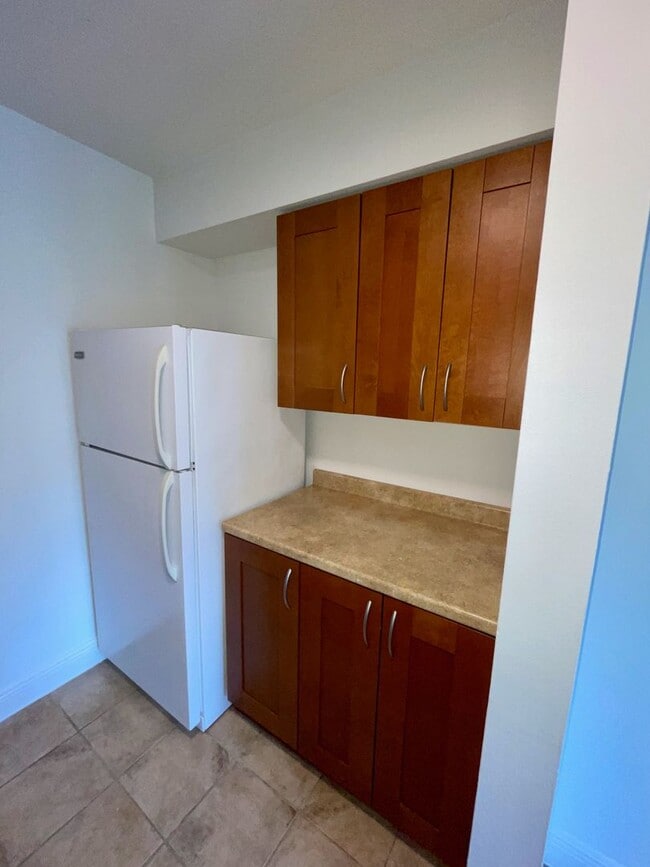 Building Photo - Southern Oaks 2 / 2 with Office & Sun Room