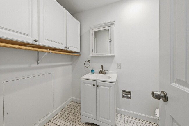 Building Photo - 5921 Barbados Pl