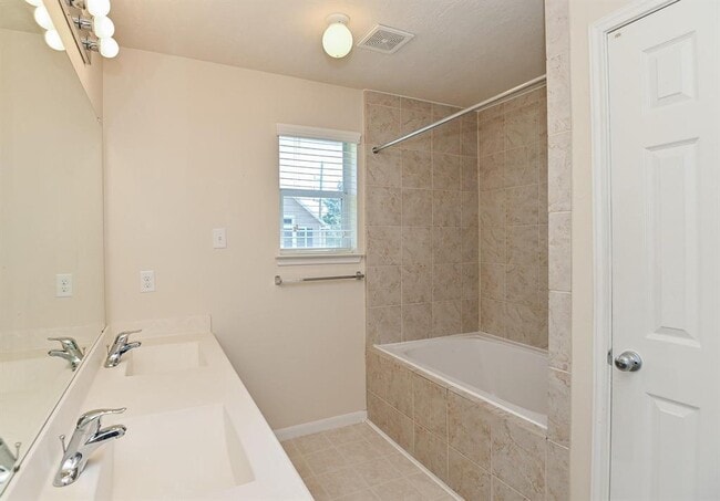 Building Photo - 14511 Roaring Fork Ln
