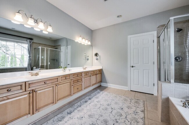 Building Photo - 2005 Daylily Dr