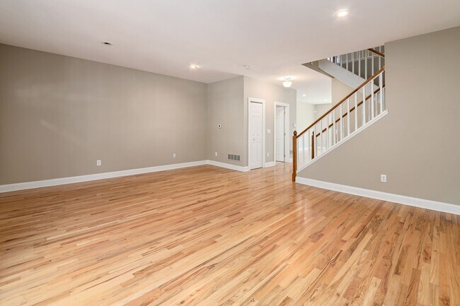 Family room - 1087 Michigan Ave