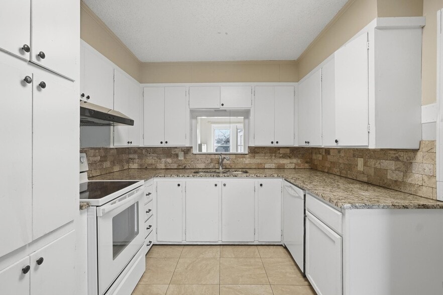 Building Photo - 2857 S 5th St