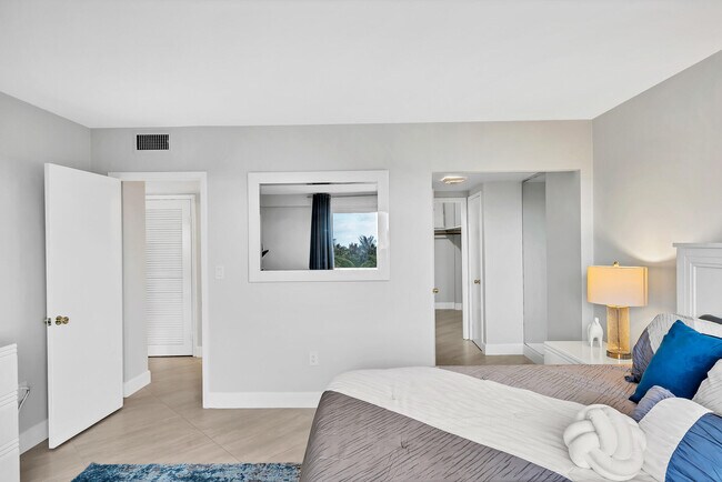 Building Photo - 170 N Ocean Blvd