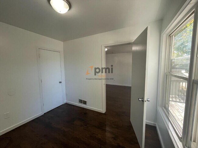 Building Photo - 4635 Towle Ave