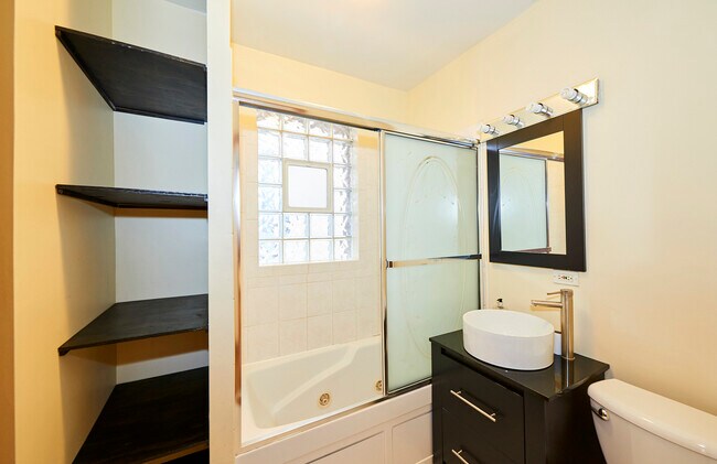 Building Photo - 3222 W Warner Ave