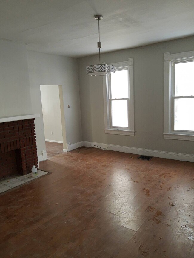 Building Photo - 614 S Zane Hwy