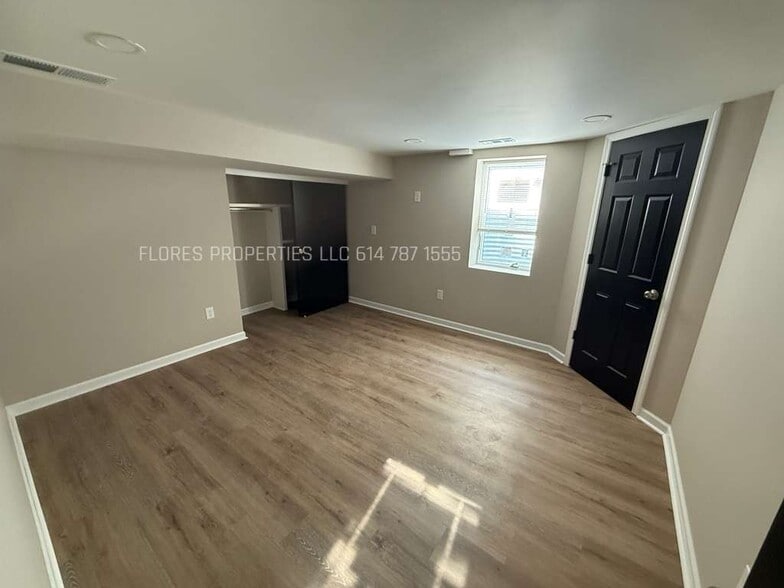 Building Photo - 4406 Glenmawr Ave