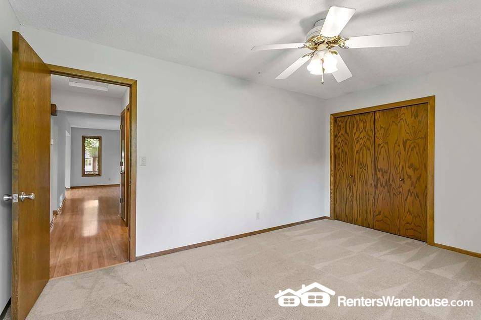 Building Photo - 3004 Pine Ridge Dr