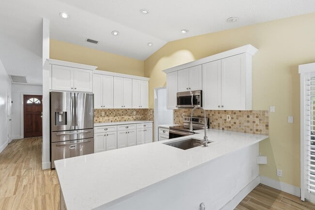 Building Photo - 2700 Yarmouth Dr