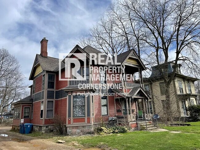 Building Photo - 808 W Kalamazoo Ave