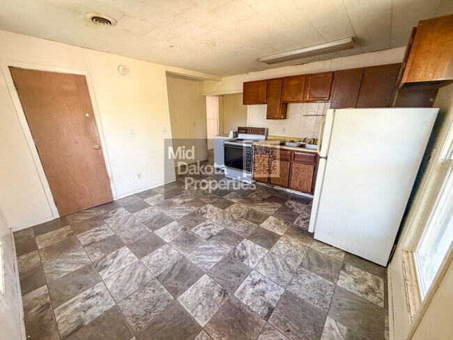 Building Photo - 408 S Duff St