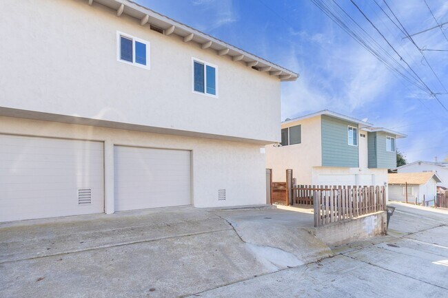 Building Photo - Beautifully Remodeled 2 Bed/1Bath Home with Ocean and Bay Glimpses in Ocean Beach!