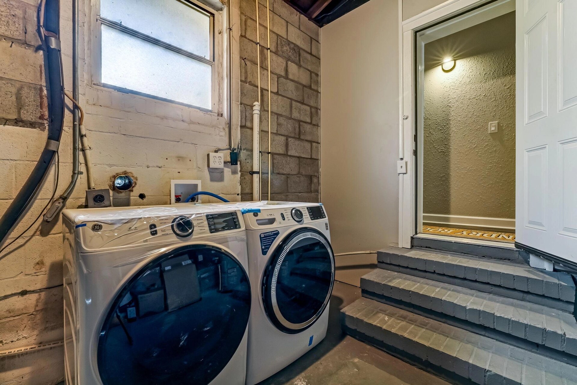 Building Photo - 6105 Duke Rd